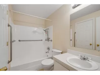 Photo #4: 21291592 Listing