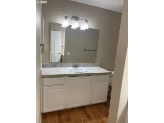 Photo #6: 21292255 Listing