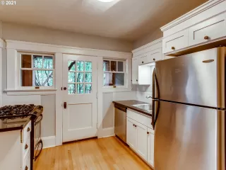 Photo #6: 21292469 Listing