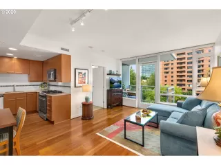 Photo #4: 21293245 Listing