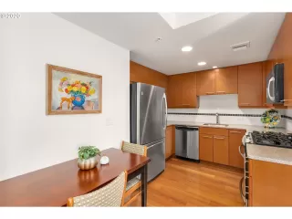 Photo #5: 21293245 Listing