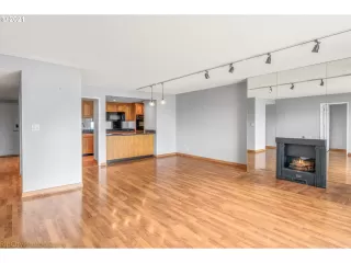 Photo #4: 21294426 Listing