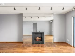 Photo #5: 21294426 Listing