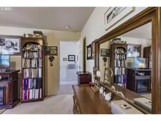 Photo #6: 21294706 Listing