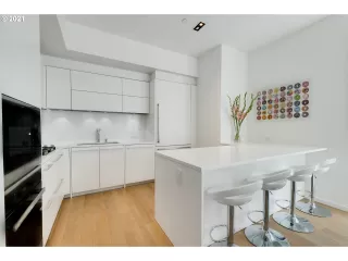 Photo #6: 21294766 Listing