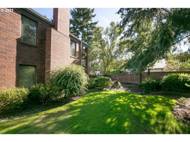 MLS: 21295701 Condo For Sale