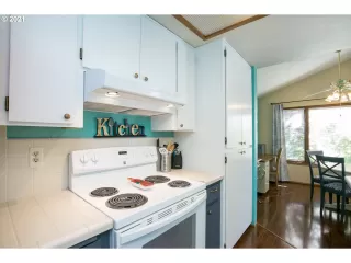 Photo #6: 21295701 Listing 