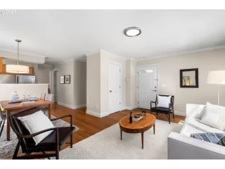 Photo #6: 21295925 Listing