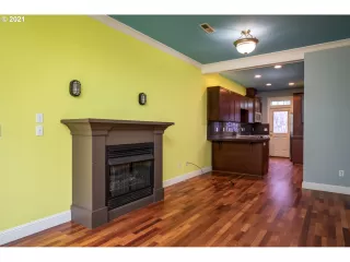 Photo #6: 21295993 Listing