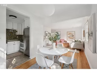 Photo #3: 212968216 Listing