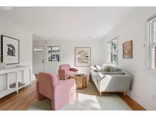 Photo #4: 212968216 Listing