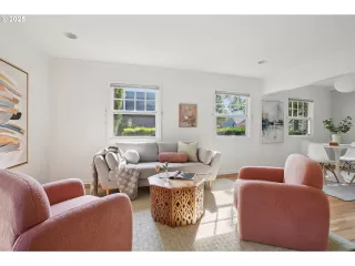 Photo #5: 212968216 Listing