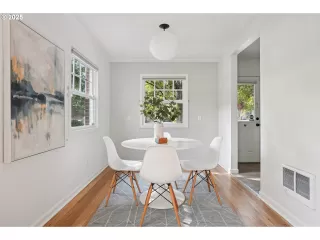 Photo #6: 212968216 Listing