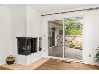 Photo #5: 21297103 Listing 