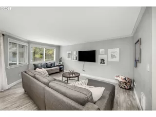 Photo #4: 21297682 Listing