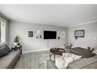 Photo #5: 21297682 Listing