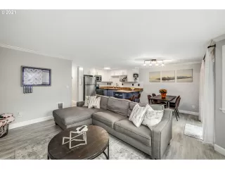 Photo #6: 21297682 Listing