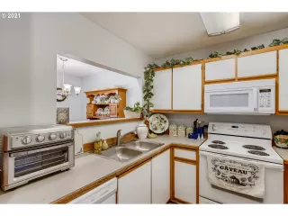 Photo #4: 21297829 Listing