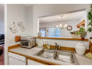 Photo #5: 21297829 Listing