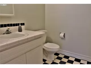 Photo #4: 21298655 Listing