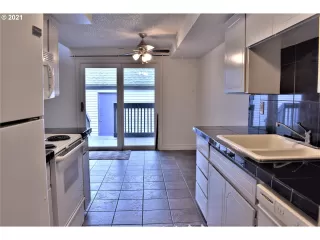 Photo #5: 21298655 Listing