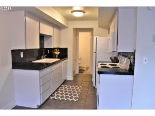 Photo #6: 21298655 Listing