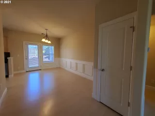 Photo #6: 21299066 Listing