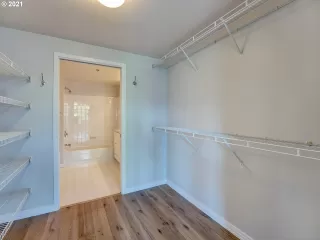 Photo #5: 21299260 Listing