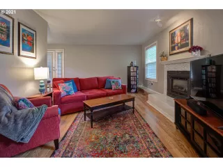 Photo #5: 21299362 Listing