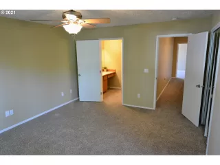 Photo #2: 21299424 Listing