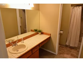 Photo #4: 21299424 Listing