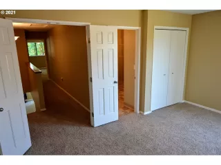 Photo #5: 21299424 Listing