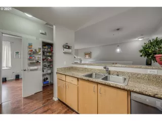 Photo #4: 21299719 Listing