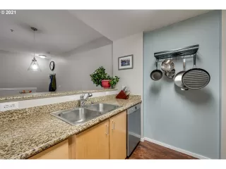 Photo #6: 21299719 Listing