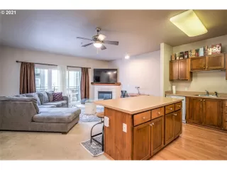 Photo #3: 21300593 Listing