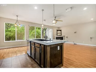 Photo #2: 21300707 Listing