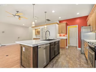 Photo #4: 21300707 Listing