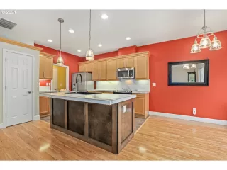 Photo #6: 21300707 Listing