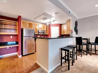 Photo #6: 21300733 Listing