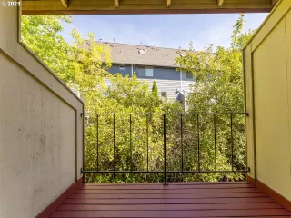 Photo #6: 21300928 Listing 