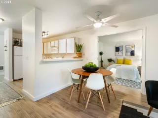 Photo #5: 21301241 Listing