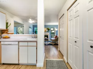 Photo #6: 21301241 Listing