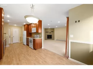 Photo #5: 21301693 Listing