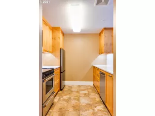 Photo #1: 21302336 Listing