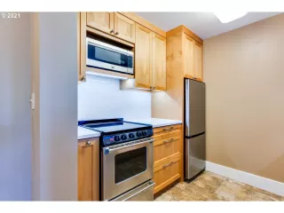 Photo #2: 21302336 Listing