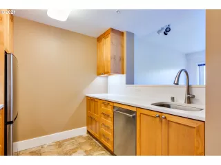 Photo #3: 21302336 Listing