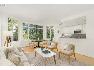 Photo #3: 21302518 Listing