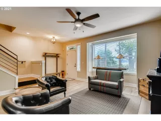 Photo #3: 21302688 Listing