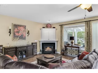 Photo #4: 21303940 Listing