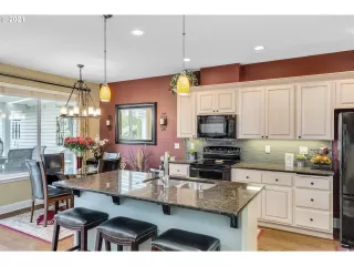 Photo #5: 21303940 Listing